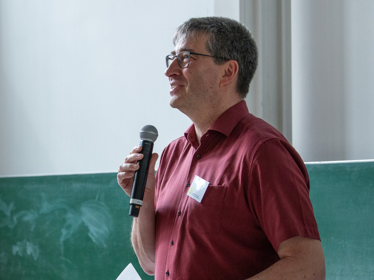 Prof. Michael Eisermann moderierte den Vortragszyklus