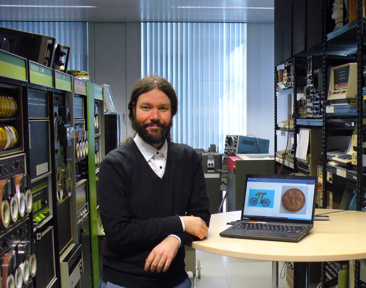 Dr. Jan Köllner beim Vortrag im Computermuseum 