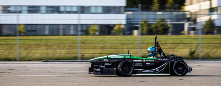 The E0711-11 EVO race car in motion on a straight track.